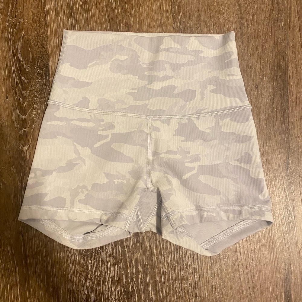 Lulu lemon Size 2 wunder under white camo